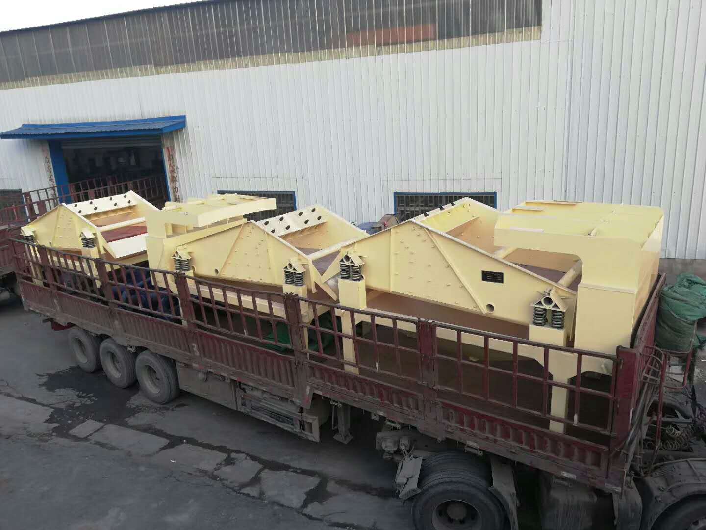 發(fā)往上海明山路橋的產品第一車